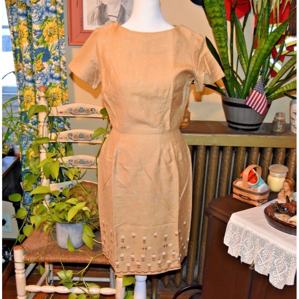 Vintage 1960s Wiggle Dress Betty Barclay Sleeveless Beige Embroidered Sz. Small